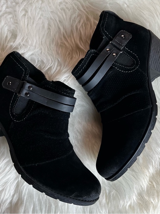 Earth Shoes - Earth Black Suede Ankle Booties with Twin Strap Detail